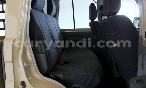 Nunua Ilio tumika Toyota Land Cruiser Brown Gari ndani ya Livingstone nchini Zambia Nunua Ilio tumika Toyota Land Cruiser Brown Gari ndani ya Livingstone nchini Zambia