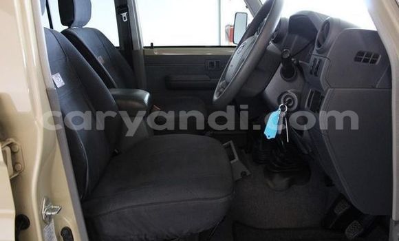 Nunua Ilio tumika Toyota Land Cruiser Brown Gari ndani ya Livingstone nchini Zambia Nunua Ilio tumika Toyota Land Cruiser Brown Gari ndani ya Livingstone nchini Zambia