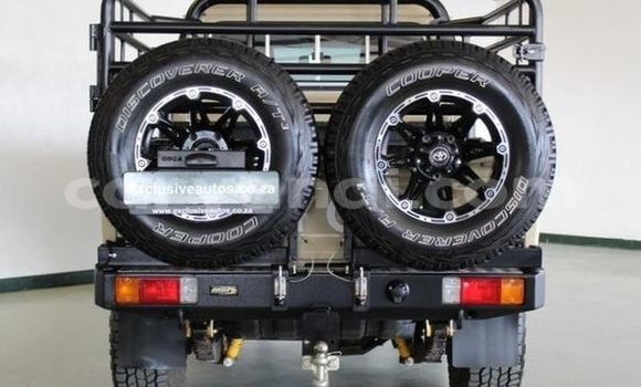 Nunua Ilio tumika Toyota Land Cruiser Brown Gari ndani ya Livingstone nchini Zambia Nunua Ilio tumika Toyota Land Cruiser Brown Gari ndani ya Livingstone nchini Zambia