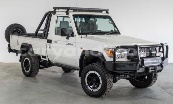 Acheter Occasion Voiture Toyota Land Cruiser Blanc à Livingstone, Zambie