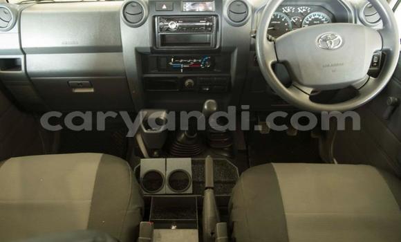 Acheter Occasion Voiture Toyota Land Cruiser Blanc à Livingstone, Zambie Acheter Occasion Voiture Toyota Land Cruiser Blanc à Livingstone, Zambie