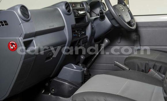 Acheter Occasion Voiture Toyota Land Cruiser Blanc à Livingstone, Zambie Acheter Occasion Voiture Toyota Land Cruiser Blanc à Livingstone, Zambie