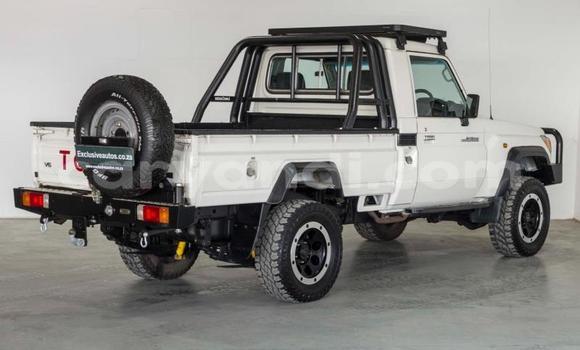 Acheter Occasion Voiture Toyota Land Cruiser Blanc à Livingstone, Zambie Acheter Occasion Voiture Toyota Land Cruiser Blanc à Livingstone, Zambie