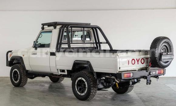 Acheter Occasion Voiture Toyota Land Cruiser Blanc à Livingstone, Zambie Acheter Occasion Voiture Toyota Land Cruiser Blanc à Livingstone, Zambie