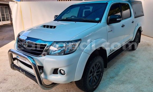 Buy Used Toyota Hilux White Car in Livingstone in Zambia