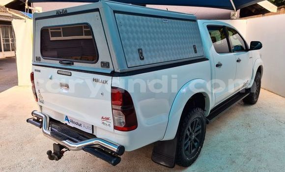 Acheter Occasion Voiture Toyota Hilux Blanc à Livingstone, Zambie Acheter Occasion Voiture Toyota Hilux Blanc à Livingstone, Zambie