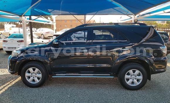 Nunua Ilio tumika Toyota Fortuner Nyeusi Gari ndani ya Livingstone nchini Zambia Nunua Ilio tumika Toyota Fortuner Nyeusi Gari ndani ya Livingstone nchini Zambia