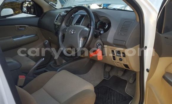 Nunua Ilio tumika Toyota Fortuner Nyeupe Gari ndani ya Livingstone nchini Zambia Nunua Ilio tumika Toyota Fortuner Nyeupe Gari ndani ya Livingstone nchini Zambia
