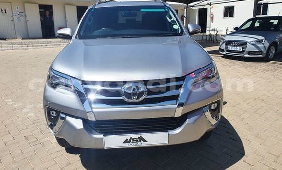 Acheter Occasion Voiture Toyota Fortuner Gris à Livingstone, Zambie Acheter Occasion Voiture Toyota Fortuner Gris à Livingstone, Zambie