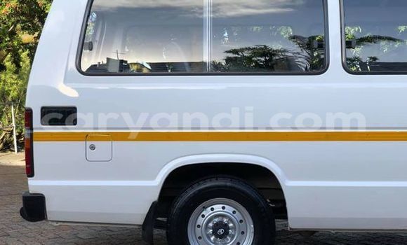 Acheter Occasion Voiture Toyota Hiace Blanc à Livingstone, Zambie Acheter Occasion Voiture Toyota Hiace Blanc à Livingstone, Zambie