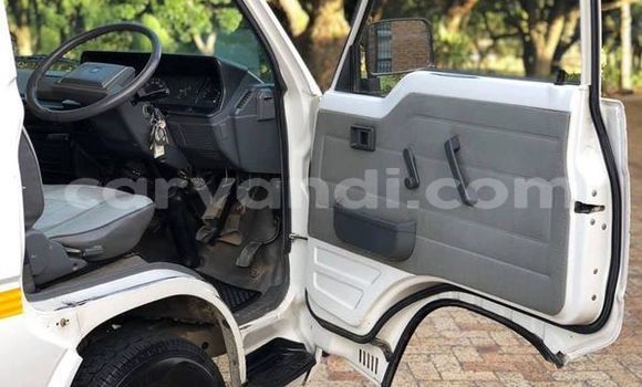 Acheter Occasion Voiture Toyota Hiace Blanc à Livingstone, Zambie Acheter Occasion Voiture Toyota Hiace Blanc à Livingstone, Zambie