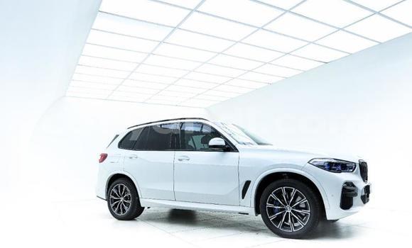 Acheter Occasion Voiture BMW X5 M Blanc à Livingstone, Zambie Acheter Occasion Voiture BMW X5 M Blanc à Livingstone, Zambie