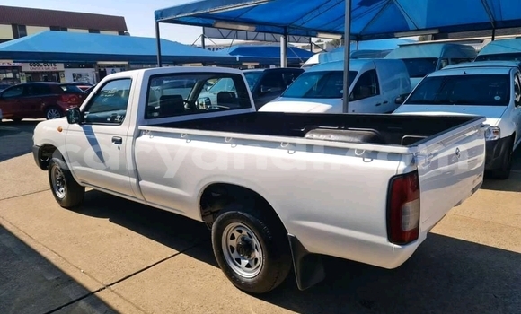 Acheter Occasion Voiture Nissan Hardbody Blanc à Ndola, Zambie Acheter Occasion Voiture Nissan Hardbody Blanc à Ndola, Zambie