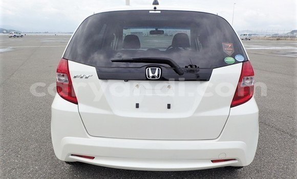 Acheter Occasion Voiture Honda FIT Blanc à Lusaka, Zambie Acheter Occasion Voiture Honda FIT Blanc à Lusaka, Zambie