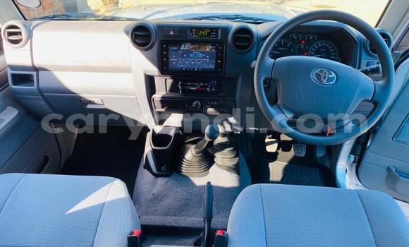 Acheter Occasion Voiture Toyota Land Cruiser Gris à Lusaka, Zambie Acheter Occasion Voiture Toyota Land Cruiser Gris à Lusaka, Zambie