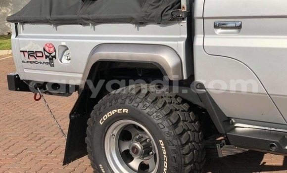 Acheter Occasion Voiture Toyota Land Cruiser Gris à Lusaka, Zambie Acheter Occasion Voiture Toyota Land Cruiser Gris à Lusaka, Zambie