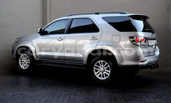 Acheter Occasion Voiture Toyota Fortuner Gris à Chingola, Zambie Acheter Occasion Voiture Toyota Fortuner Gris à Chingola, Zambie
