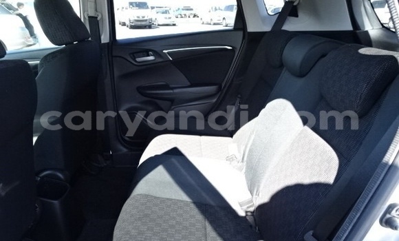 Acheter Occasion Voiture Honda FIT Gris à Livingstone, Zambie Acheter Occasion Voiture Honda FIT Gris à Livingstone, Zambie