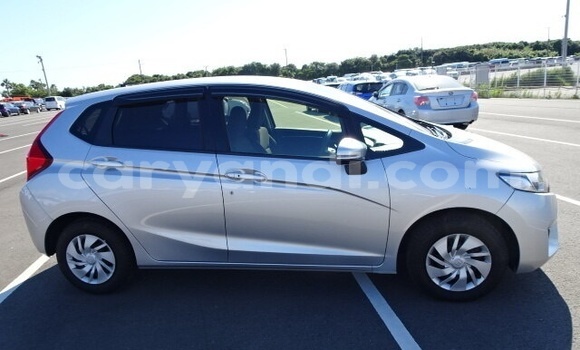 Acheter Occasion Voiture Honda FIT Gris à Livingstone, Zambie Acheter Occasion Voiture Honda FIT Gris à Livingstone, Zambie