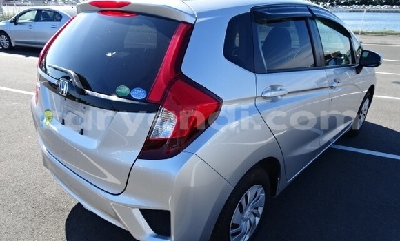 Acheter Occasion Voiture Honda FIT Gris à Livingstone, Zambie Acheter Occasion Voiture Honda FIT Gris à Livingstone, Zambie