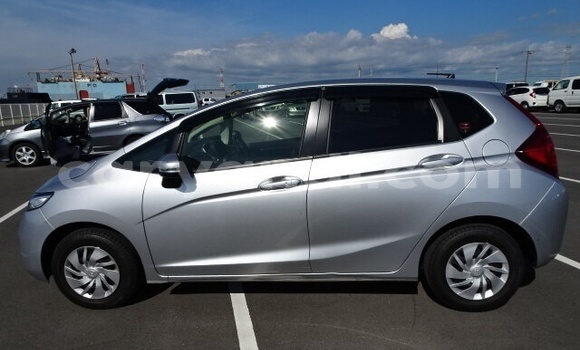 Acheter Occasion Voiture Honda FIT Gris à Livingstone, Zambie Acheter Occasion Voiture Honda FIT Gris à Livingstone, Zambie