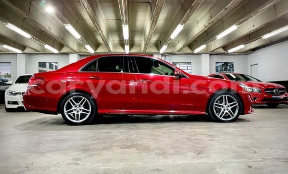 Tenga Tsaru Mercedes-Benz E-Classe Tsvuku Mota in Chilanga in Lusaka Tenga Tsaru Mercedes-Benz E-Classe Tsvuku Mota in Chilanga in Lusaka