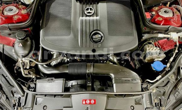 Tenga Tsaru Mercedes-Benz E-Classe Tsvuku Mota in Chilanga in Lusaka Tenga Tsaru Mercedes-Benz E-Classe Tsvuku Mota in Chilanga in Lusaka