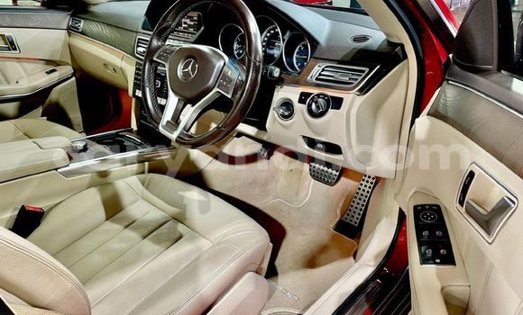 Tenga Tsaru Mercedes-Benz E-Classe Tsvuku Mota in Chilanga in Lusaka Tenga Tsaru Mercedes-Benz E-Classe Tsvuku Mota in Chilanga in Lusaka