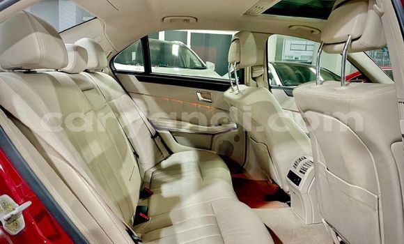 Tenga Tsaru Mercedes-Benz E-Classe Tsvuku Mota in Chilanga in Lusaka Tenga Tsaru Mercedes-Benz E-Classe Tsvuku Mota in Chilanga in Lusaka