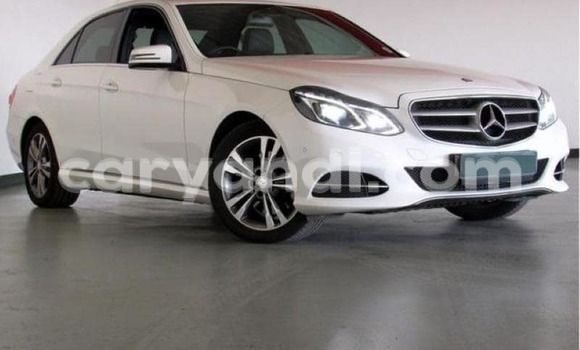 Acheter Occasion Voiture Mercedes‒Benz E–Class Blanc à Lusaka, Zambie