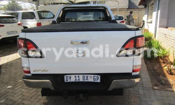 Acheter Occasion Voiture Mazda BT-50 Blanc à Chingola, Zambie Acheter Occasion Voiture Mazda BT-50 Blanc à Chingola, Zambie