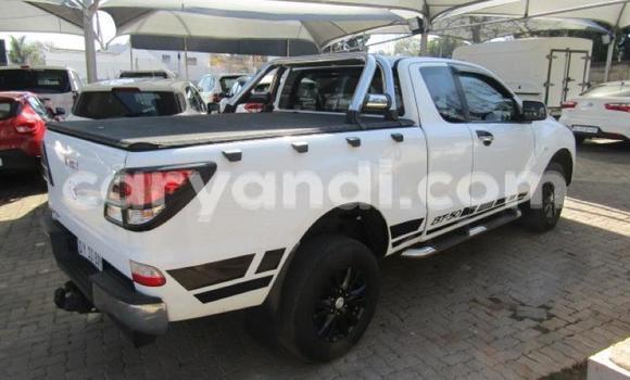 Acheter Occasion Voiture Mazda BT-50 Blanc à Chingola, Zambie Acheter Occasion Voiture Mazda BT-50 Blanc à Chingola, Zambie