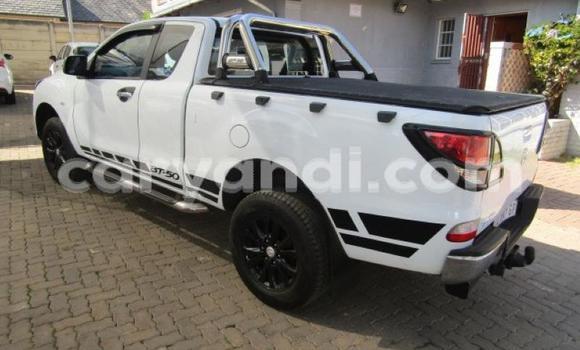 Acheter Occasion Voiture Mazda BT-50 Blanc à Chingola, Zambie Acheter Occasion Voiture Mazda BT-50 Blanc à Chingola, Zambie