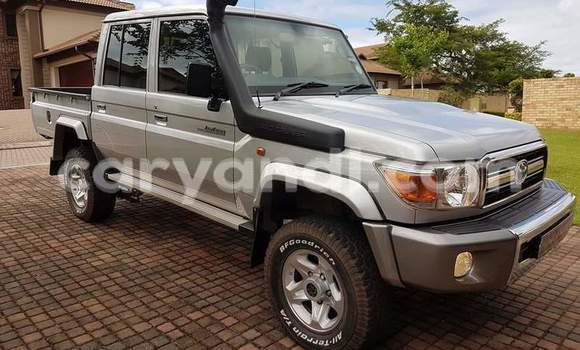 Nunua Ilio tumika Toyota Land Cruiser Fedha Gari ndani ya Livingstone nchini Zambia