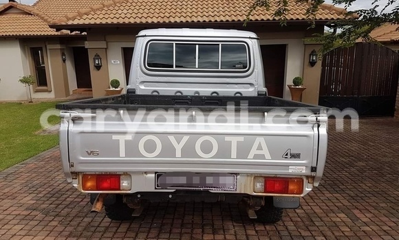 Buy Used Toyota Land Cruiser Silver Car in Livingstone in Zambia Buy Used Toyota Land Cruiser Silver Car in Livingstone in Zambia