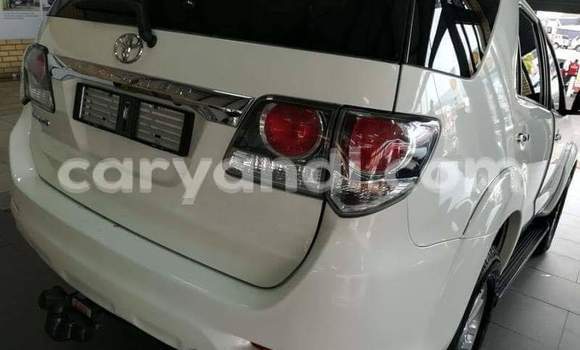 Acheter Occasion Voiture Toyota Fortuner Blanc à Livingstone, Zambie Acheter Occasion Voiture Toyota Fortuner Blanc à Livingstone, Zambie