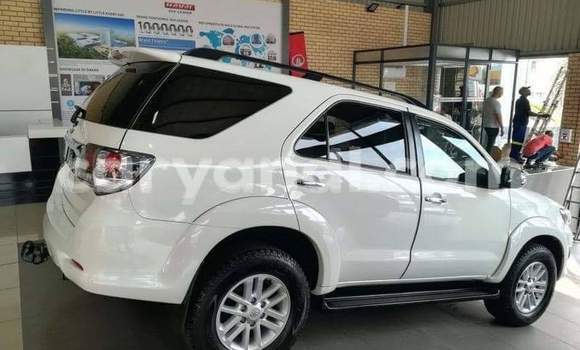Acheter Occasion Voiture Toyota Fortuner Blanc à Livingstone, Zambie Acheter Occasion Voiture Toyota Fortuner Blanc à Livingstone, Zambie