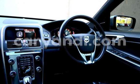 Acheter Occasion Voiture Volvo XC60 Rouge à Lusaka, Zambie Acheter Occasion Voiture Volvo XC60 Rouge à Lusaka, Zambie
