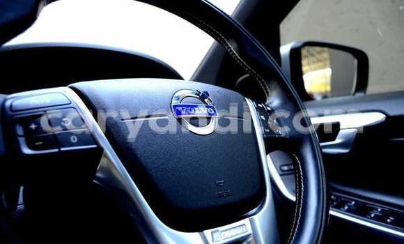 Acheter Occasion Voiture Volvo XC60 Rouge à Lusaka, Zambie Acheter Occasion Voiture Volvo XC60 Rouge à Lusaka, Zambie