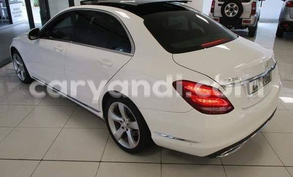 Acheter Occasion Voiture Mercedes‒Benz C–Class Blanc à Lusaka, Zambie Acheter Occasion Voiture Mercedes‒Benz C–Class Blanc à Lusaka, Zambie
