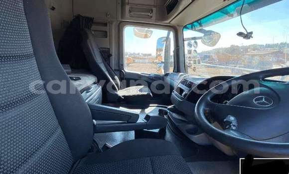 Acheter Occasion Utilitaire Mercedes–Benz 2644 Blanc à Chipata, Zambie Acheter Occasion Utilitaire Mercedes–Benz 2644 Blanc à Chipata, Zambie