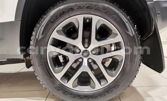 Buy Used Land Rover Defender White Car in Lusaka in Zambia Buy Used Land Rover Defender White Car in Lusaka in Zambia