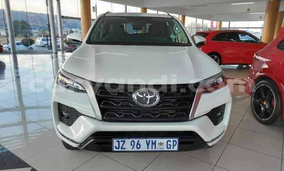 Acheter Occasion Voiture Toyota Fortuner Blanc à Lusaka, Zambie Acheter Occasion Voiture Toyota Fortuner Blanc à Lusaka, Zambie