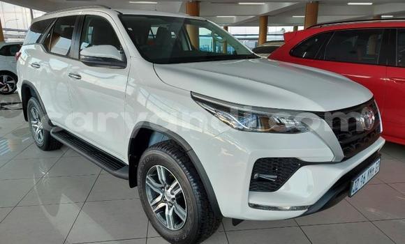 Acheter Occasion Voiture Toyota Fortuner Blanc à Lusaka, Zambie Acheter Occasion Voiture Toyota Fortuner Blanc à Lusaka, Zambie