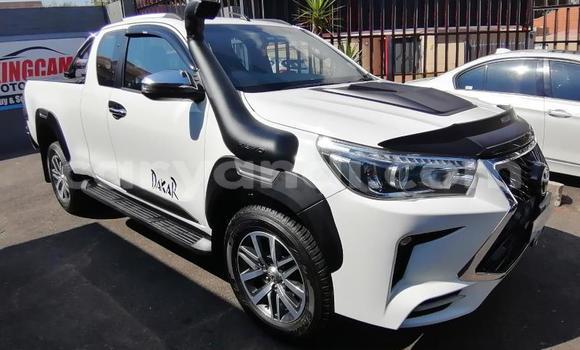 Acheter Occasion Voiture Toyota Hilux Blanc à Lusaka, Zambie