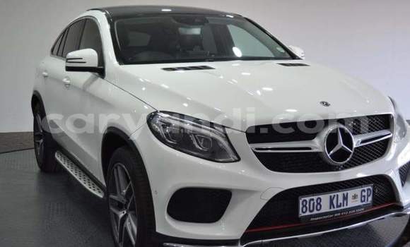 Acheter Occasion Voiture Mercedes-Benz GLC 250D Blanc à Chipata, Zambie Acheter Occasion Voiture Mercedes-Benz GLC 250D Blanc à Chipata, Zambie