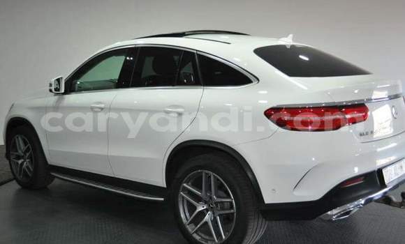 Acheter Occasion Voiture Mercedes-Benz GLC 250D Blanc à Chipata, Zambie Acheter Occasion Voiture Mercedes-Benz GLC 250D Blanc à Chipata, Zambie