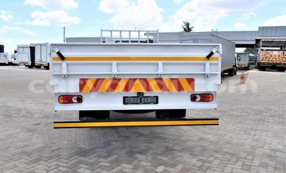 Acheter Occasion Utilitaire Nissan UD Blanc à Chingola, Zambie Acheter Occasion Utilitaire Nissan UD Blanc à Chingola, Zambie