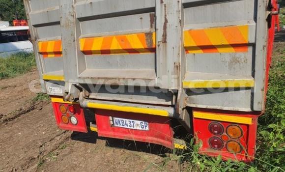 Acheter Occasion Utilitaire Nissan UD Rouge à Choma, Du sud Acheter Occasion Utilitaire Nissan UD Rouge à Choma, Du sud