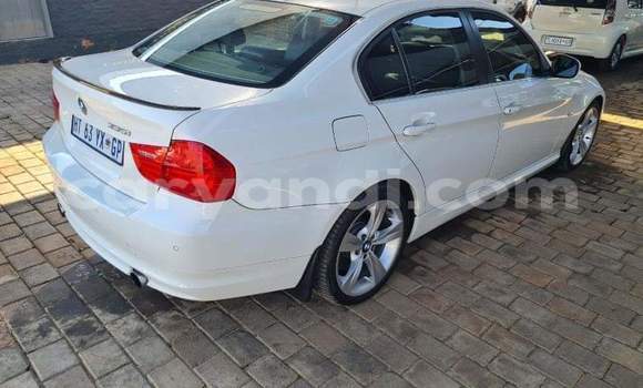 Acheter Occasion Voiture BMW 3–Series Blanc à Chipata, Zambie Acheter Occasion Voiture BMW 3–Series Blanc à Chipata, Zambie